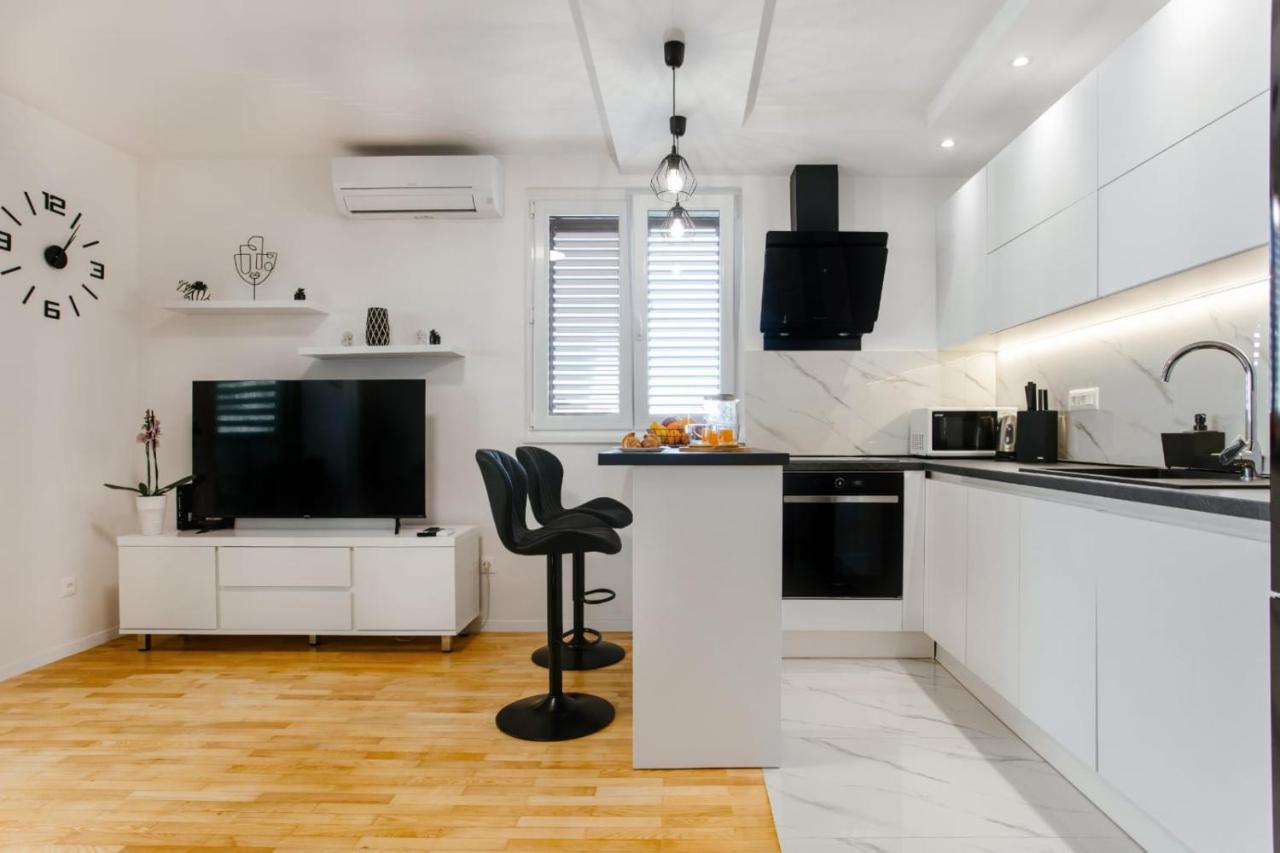 Apartment Bozic Omis Exterior photo