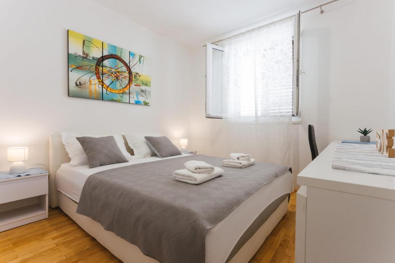 Apartment Bozic Omis Exterior photo