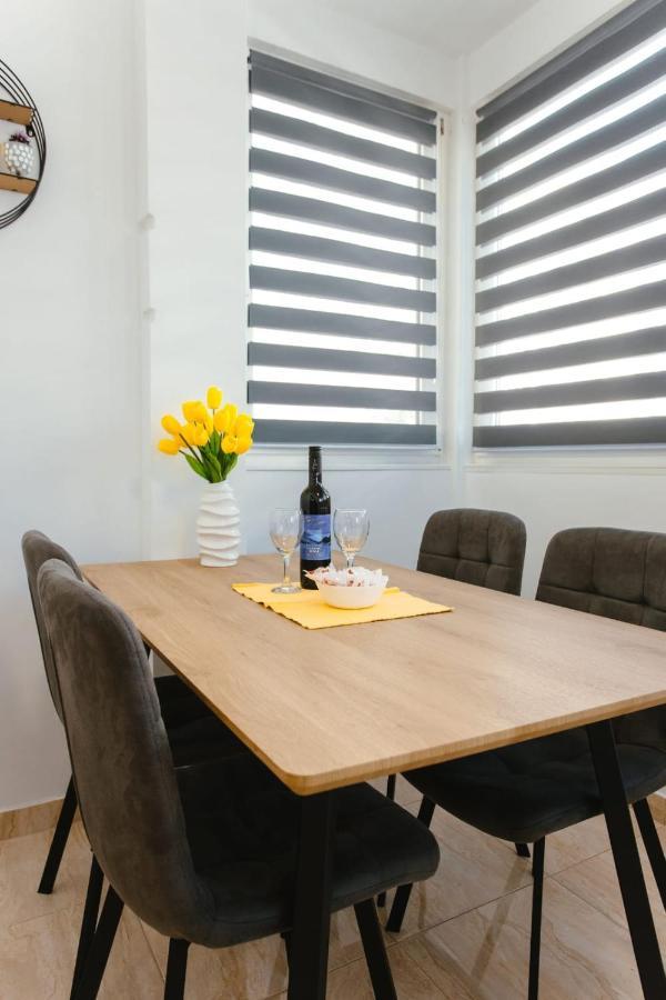 Apartment Bozic Omis Exterior photo